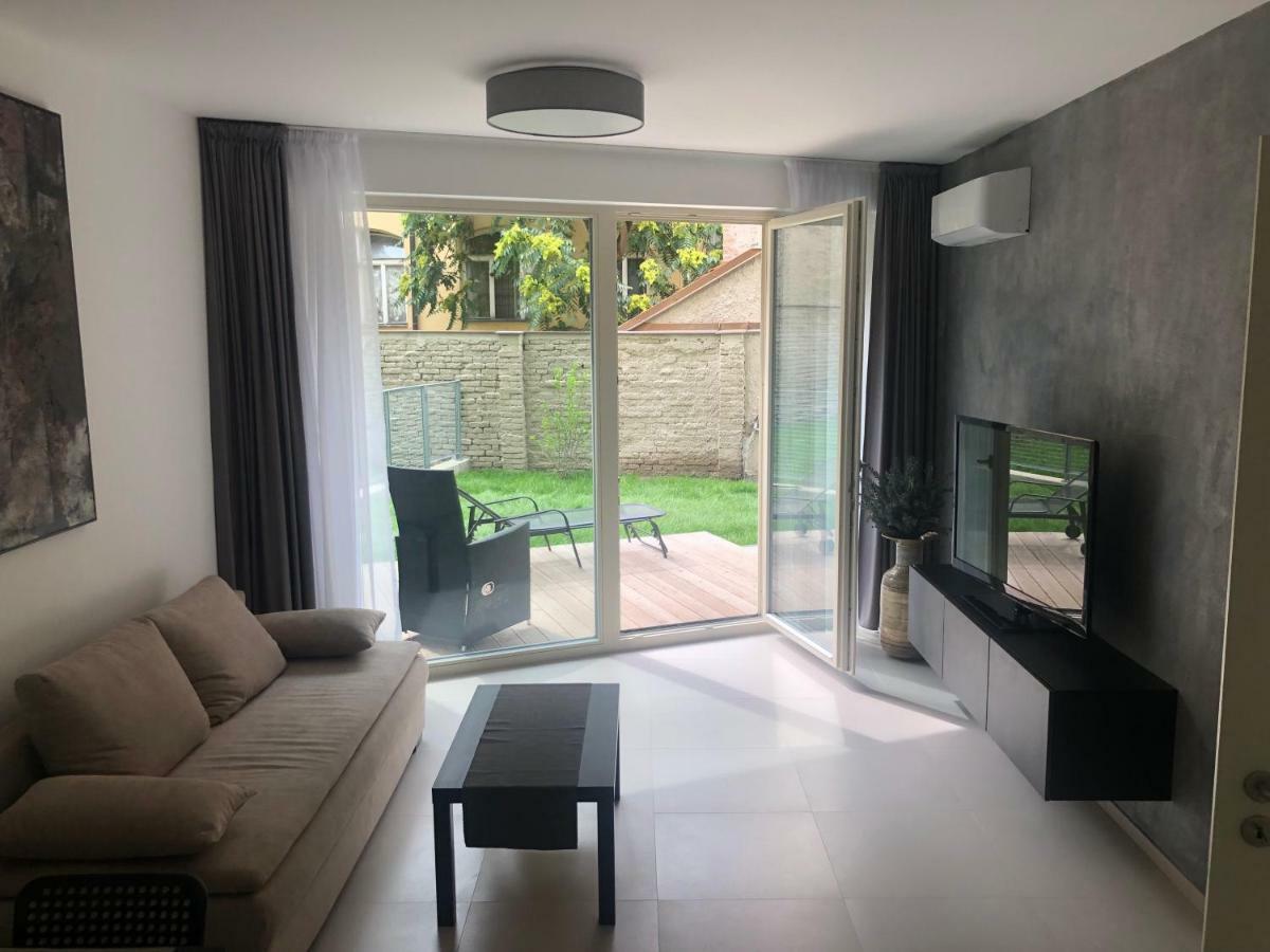 Luxury Apartment With Private Garden 布拉格 外观 照片