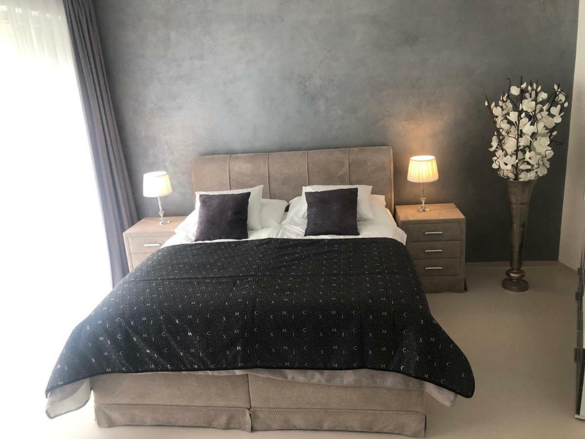 Luxury Apartment With Private Garden 布拉格 外观 照片